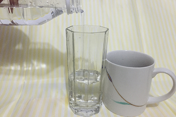 早晨起床第一杯水怎么喝才健康,早晨第一杯水怎样喝才是正确的