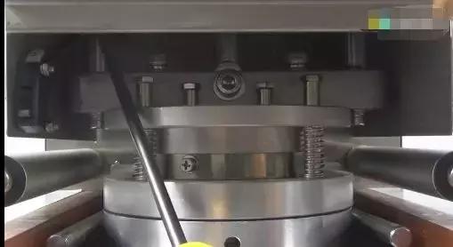 封杯机封口不严怎么回事,全自动封口机封杯不严实