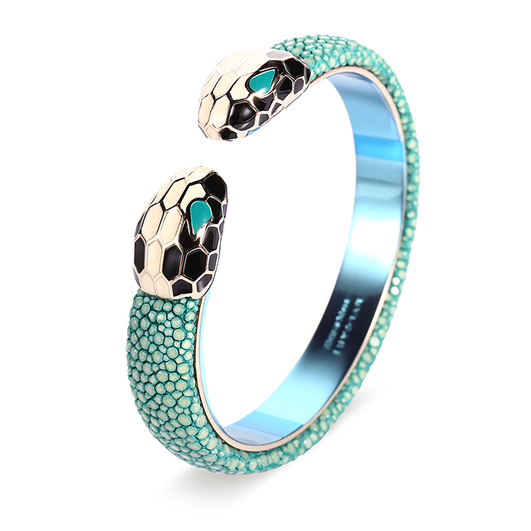 珍珠鱼鱼皮磨皮方法,珍珠鱼皮的颜色是染色还是天然