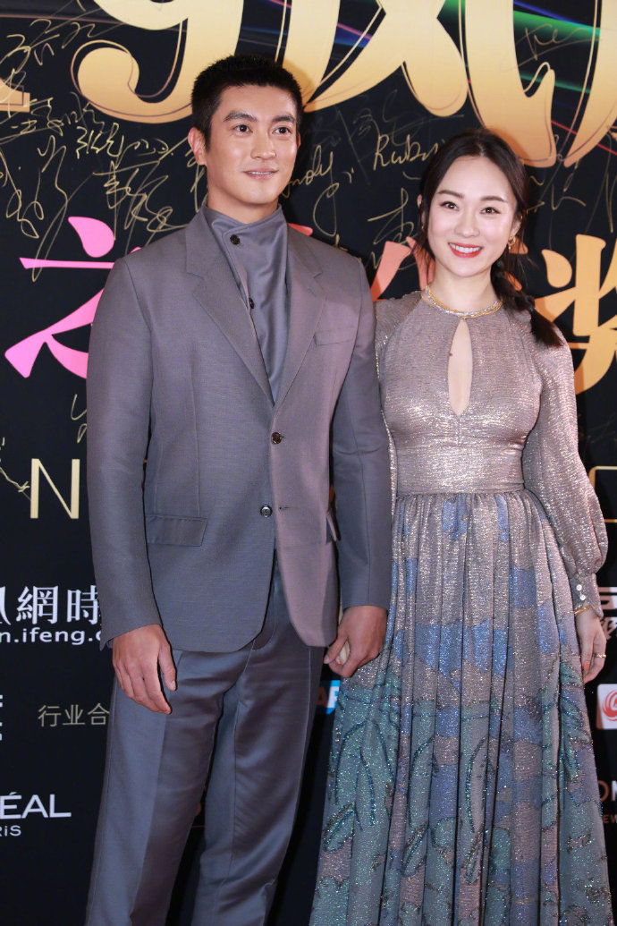 霍思燕抹胸波点裙,霍思燕吊带裙全身照