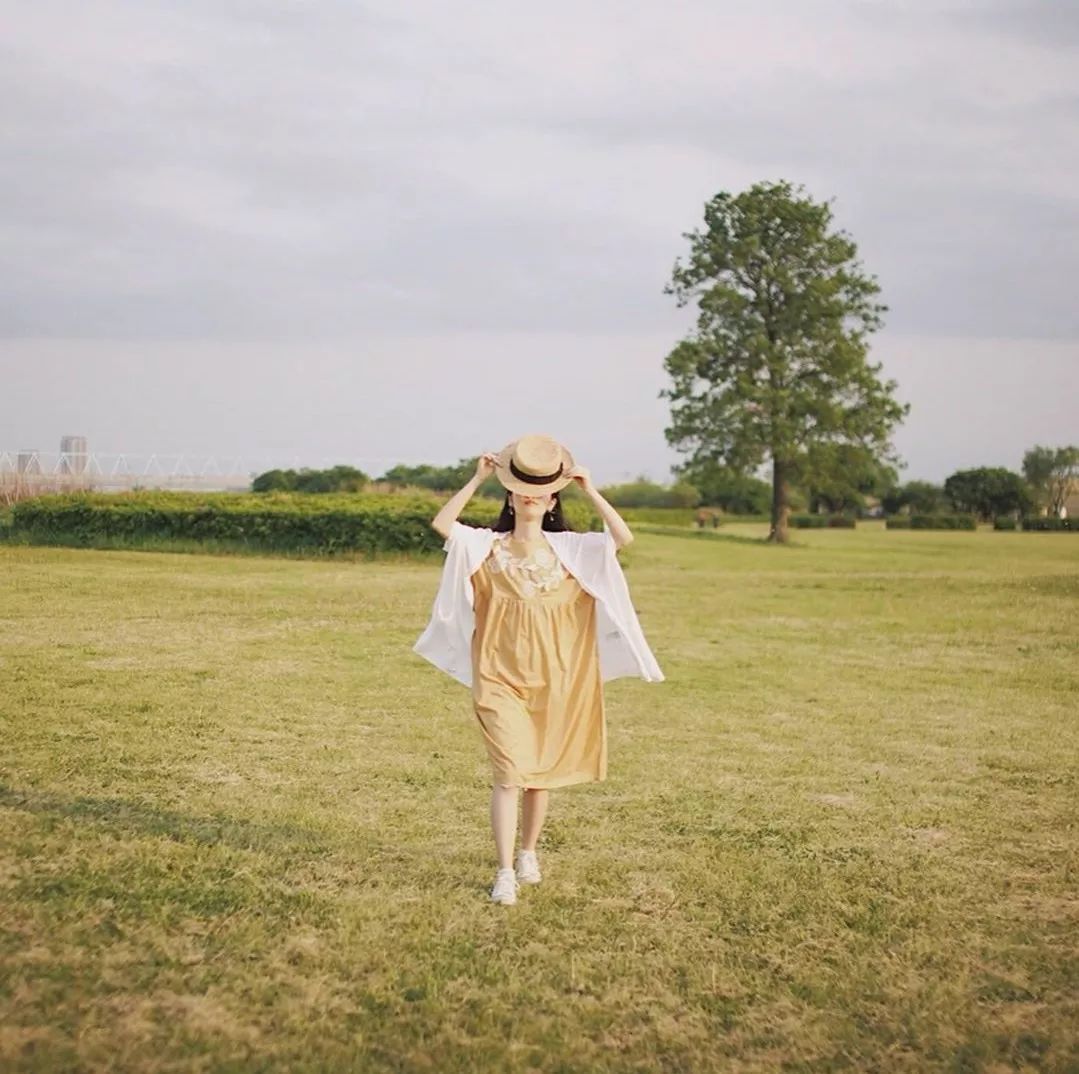 拍照尴尬怎么化解,拍照不自然不上镜的解决办法