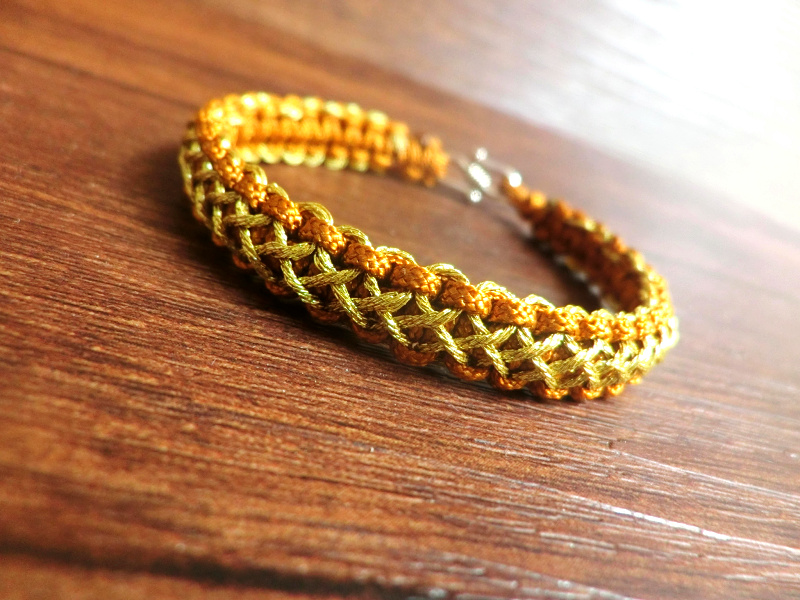 又粗又短的彩绳编手链,简约手链编绳