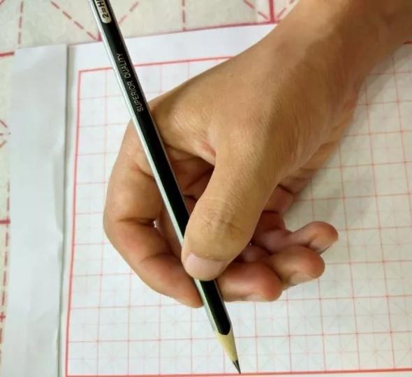 握笔写字正确姿势视频教程幼儿,握笔写字的正确方法和姿势