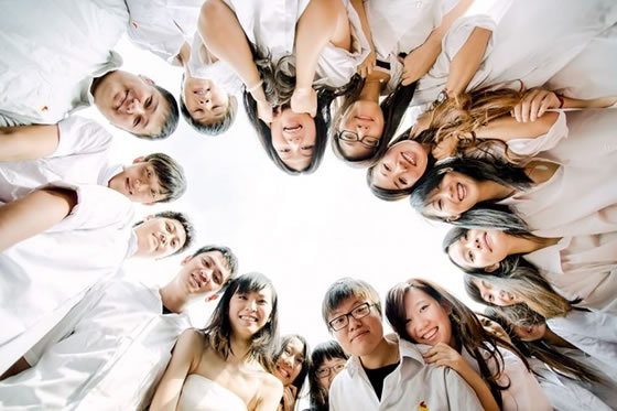 稀奇古怪创意集体照,集体创新创意照