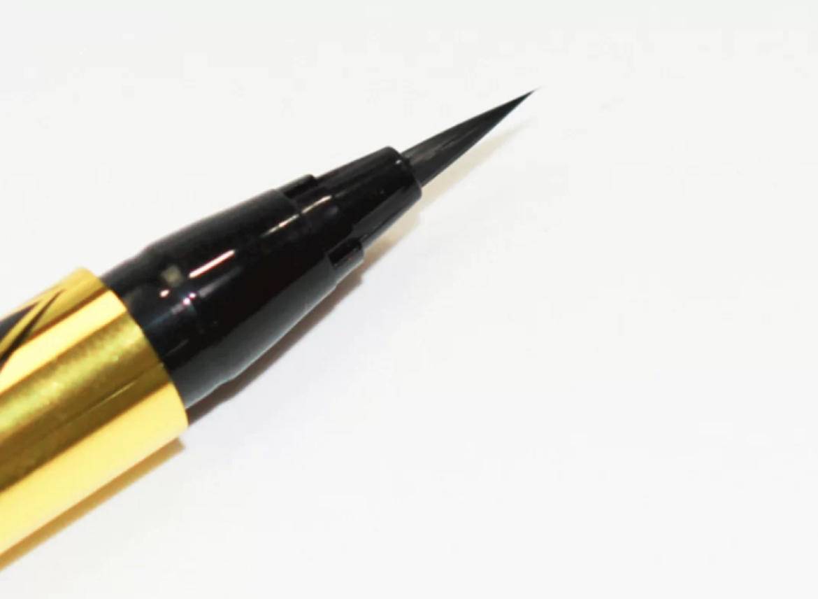 下眼线怎么画不显脏不晕妆,眼线怎么画不戴美瞳都显大