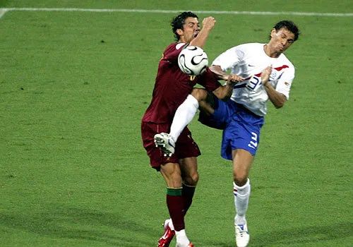 16张黄牌四张红牌的比赛,16张黄牌4张红牌裁判