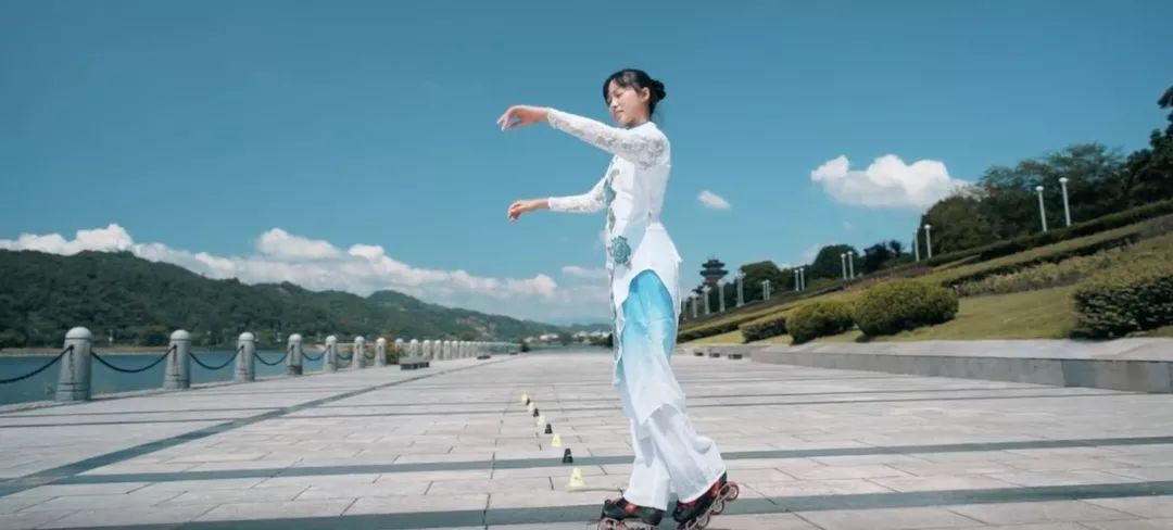 轮滑自由式的基础知识理论,轮滑技术分析