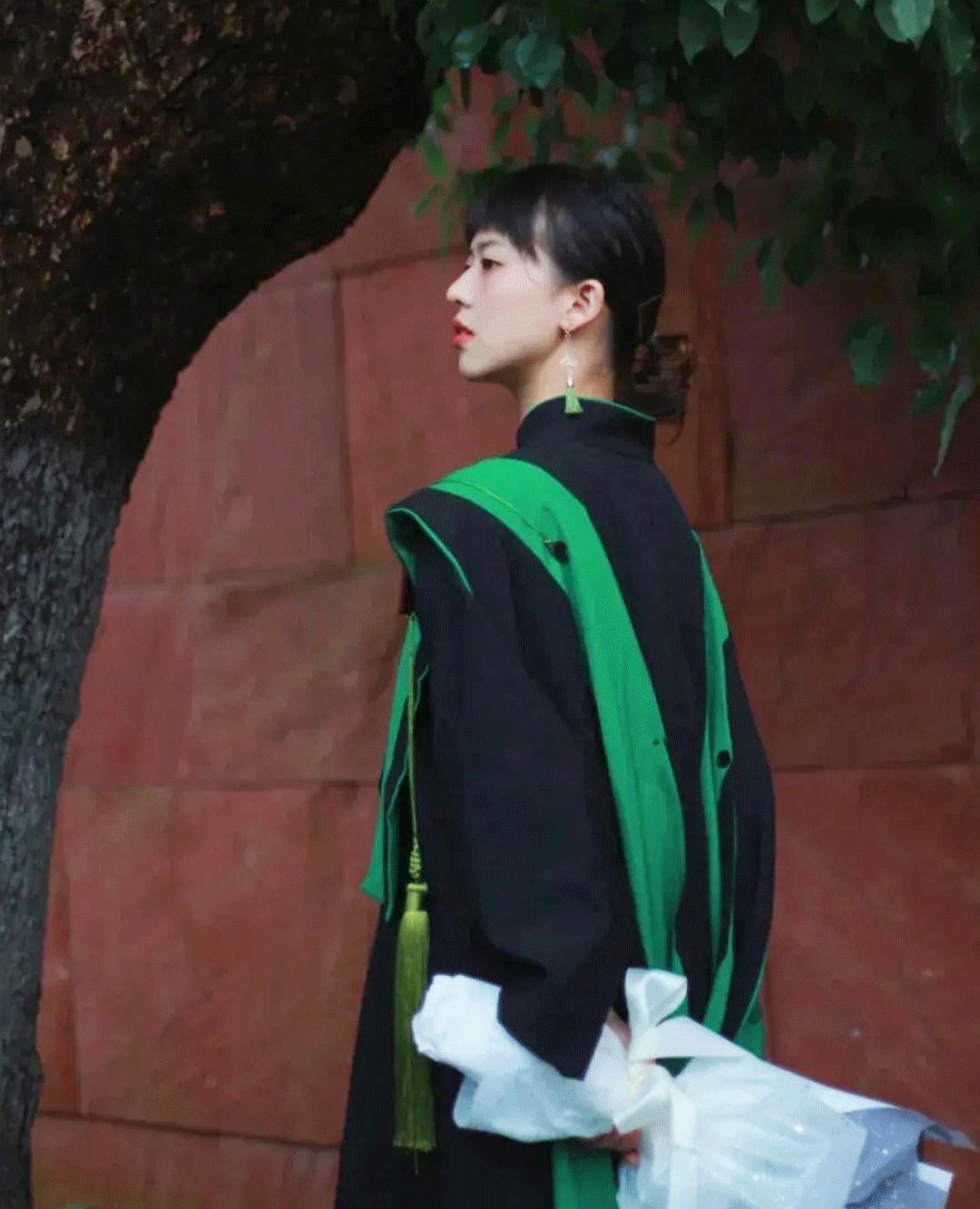 美院中国风学士服,九大美术学院学士服