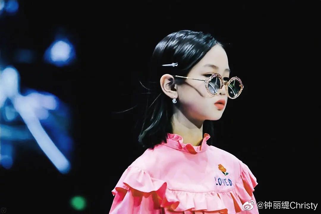 顶顶长大颜值,董洁和儿子顶顶差多少岁