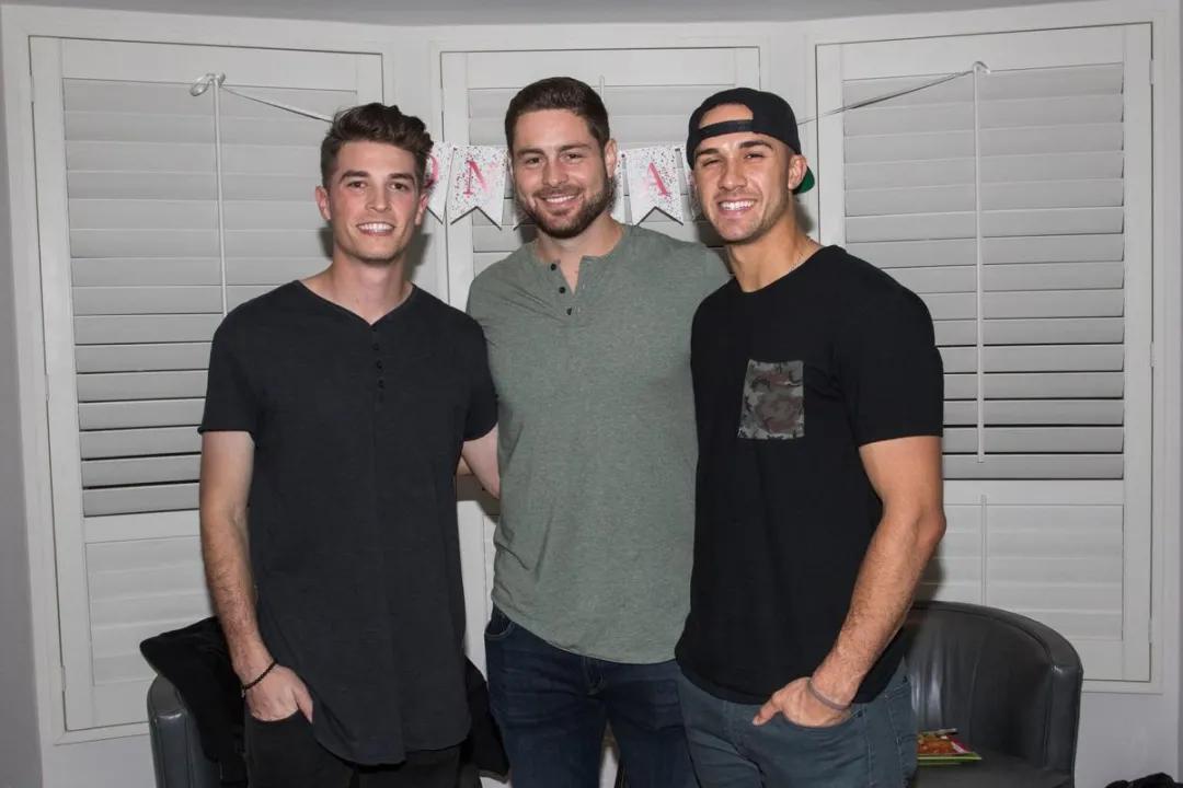 一根藤上七个瓜，今天跟你818