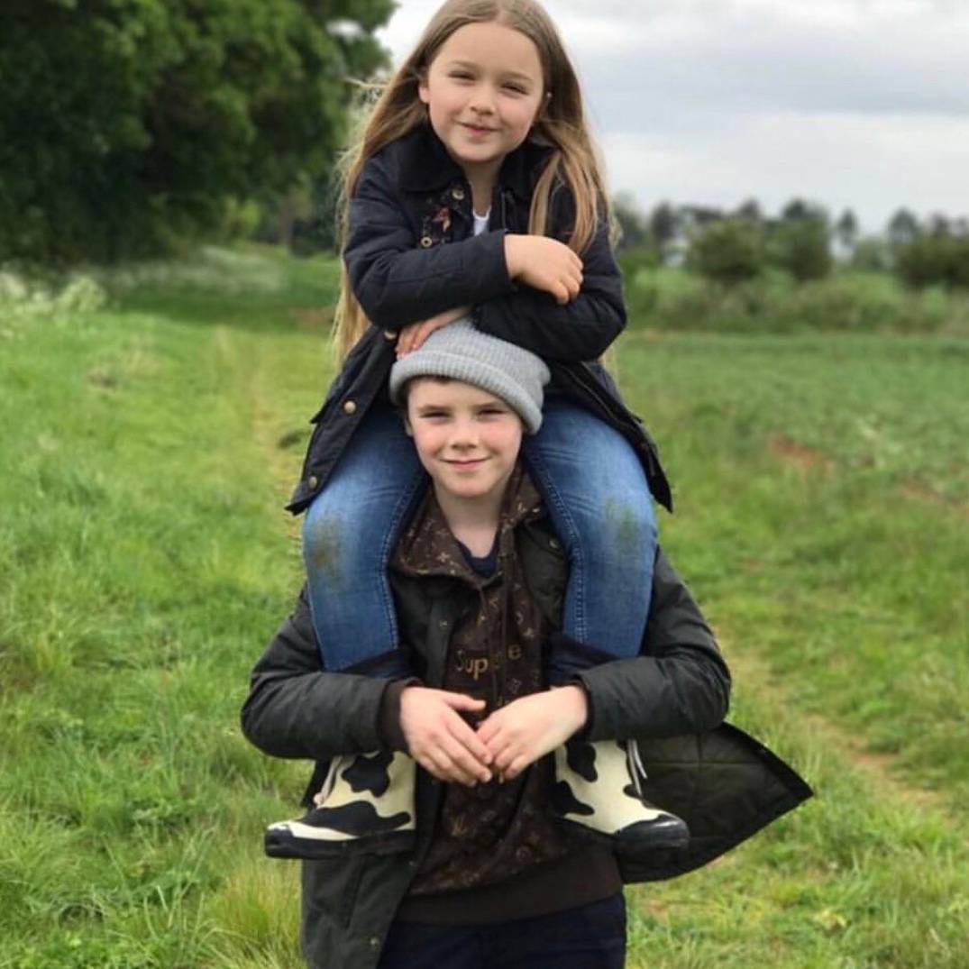 贝克汉姆小七穿吊带裙,贝克汉姆小七同款衣服