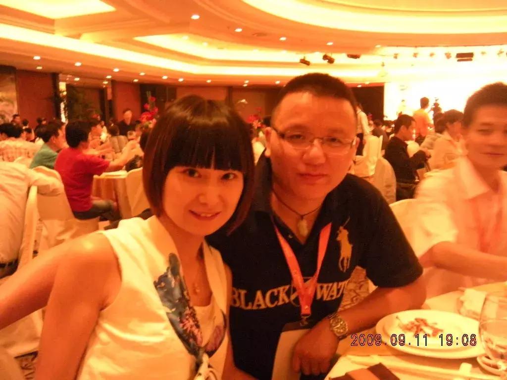 他们就像世界的两极,却爱得惊天动地,坚如磐石……