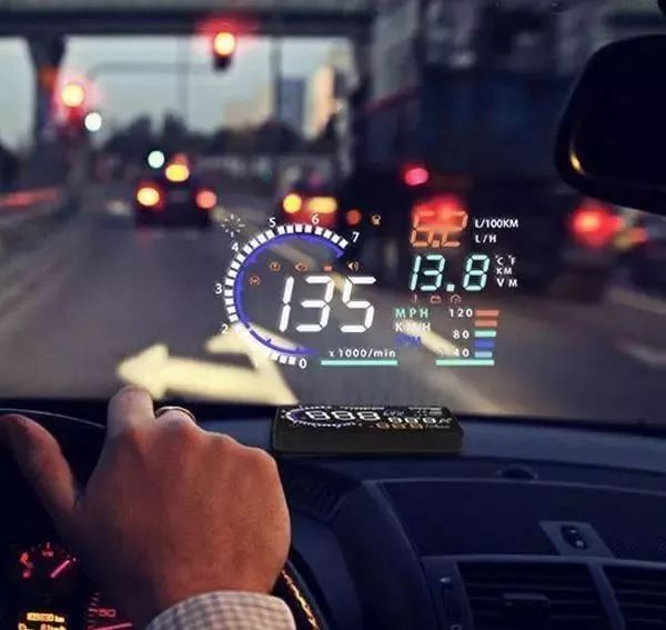 车载导航怎么用抬头显示器,汽车抬头显示器能显示导航路线吗