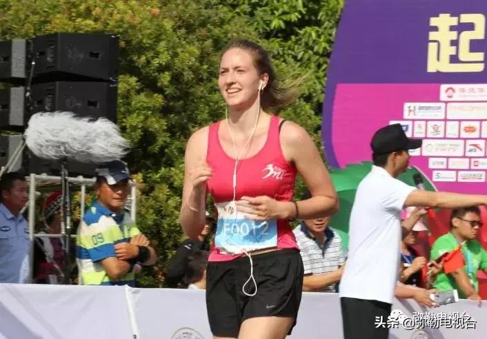 弥勒马拉松直升机撒玫瑰,弥勒马拉松用直升机撒玫瑰花