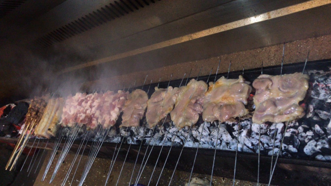 烧烤炉起火正确方法,烧烤店老板引以为戒