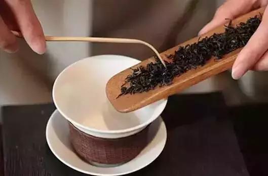 如何更优雅的泡出一杯好茶？不妨亲身感受“湿泡法”与“干泡法”