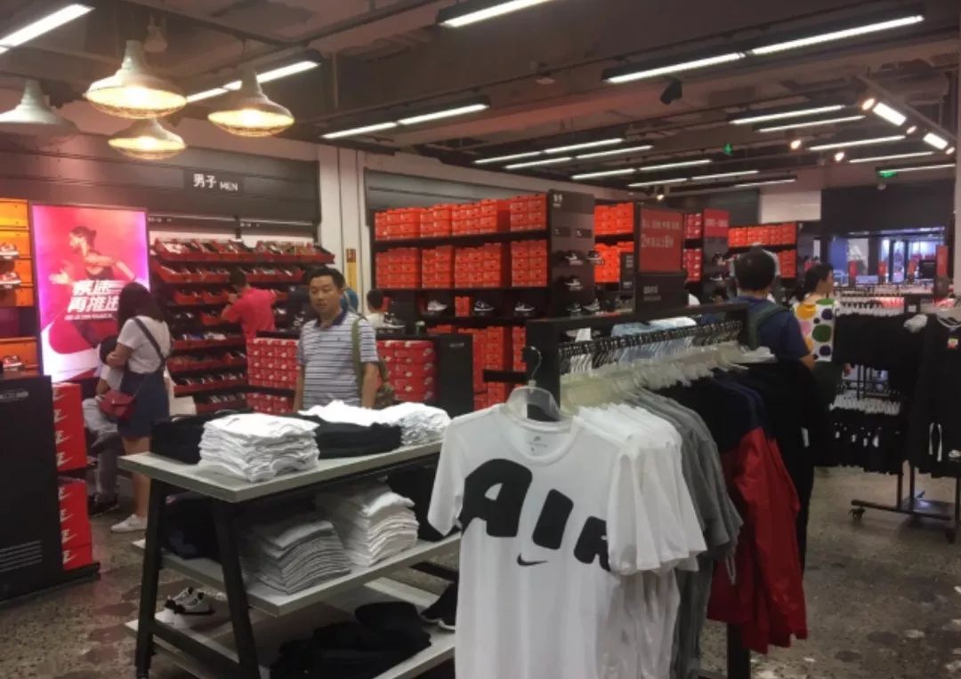 60块钱买的阿迪达斯黑贝壳,60块买的耐克