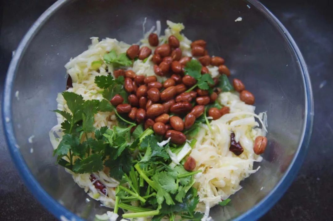 凉拌白菜小窍门清凉爽口简单好吃,凉拌大白菜最好吃的做法第一美食