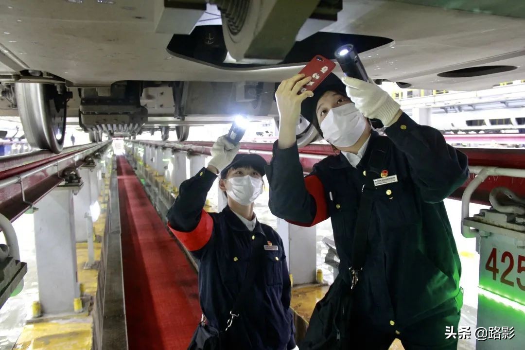 抗击疫情守护平安摄影征稿,战疫情保春运铁路警察在行动