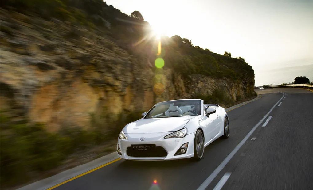 藤原拓海的ae86到底是什么车,ae86藤原拓海夏树