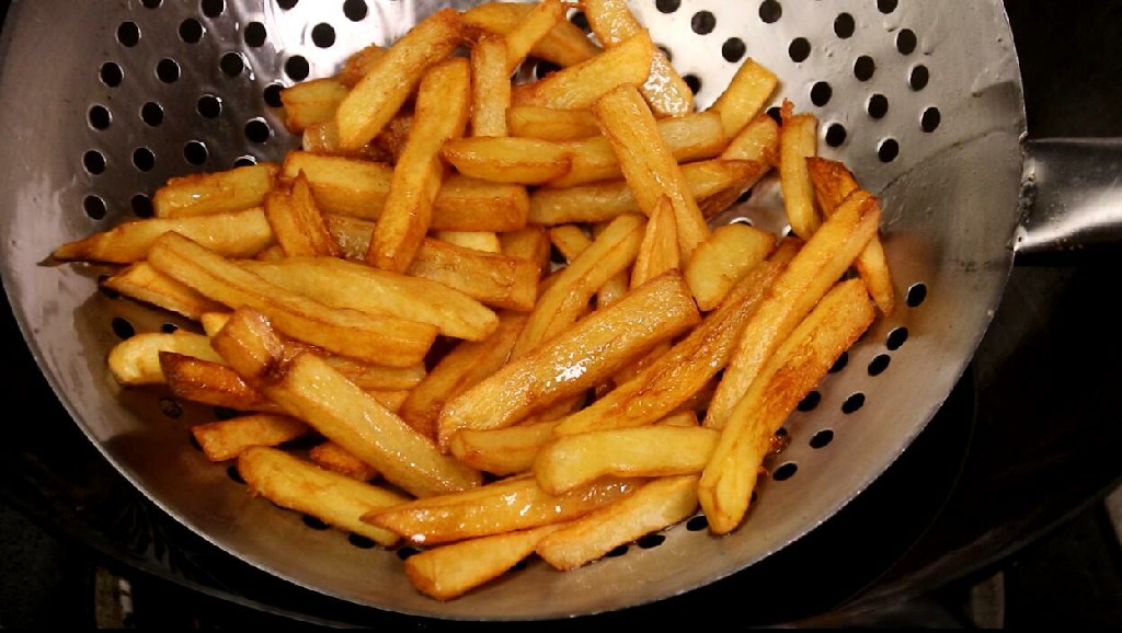 买的薯条炸出来软趴趴是什么原因,炸薯条不回软的正确做法