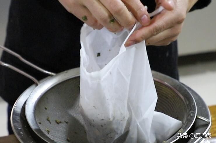 大厨教学做灌汤包视频,大厨教你卤水的做法