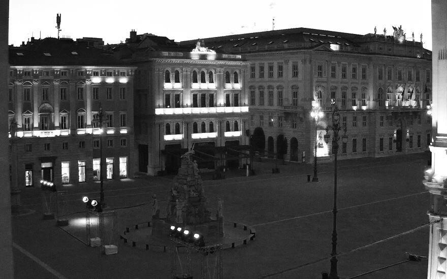 街头监控拍下天使救人,监控拍到国外街头的视频