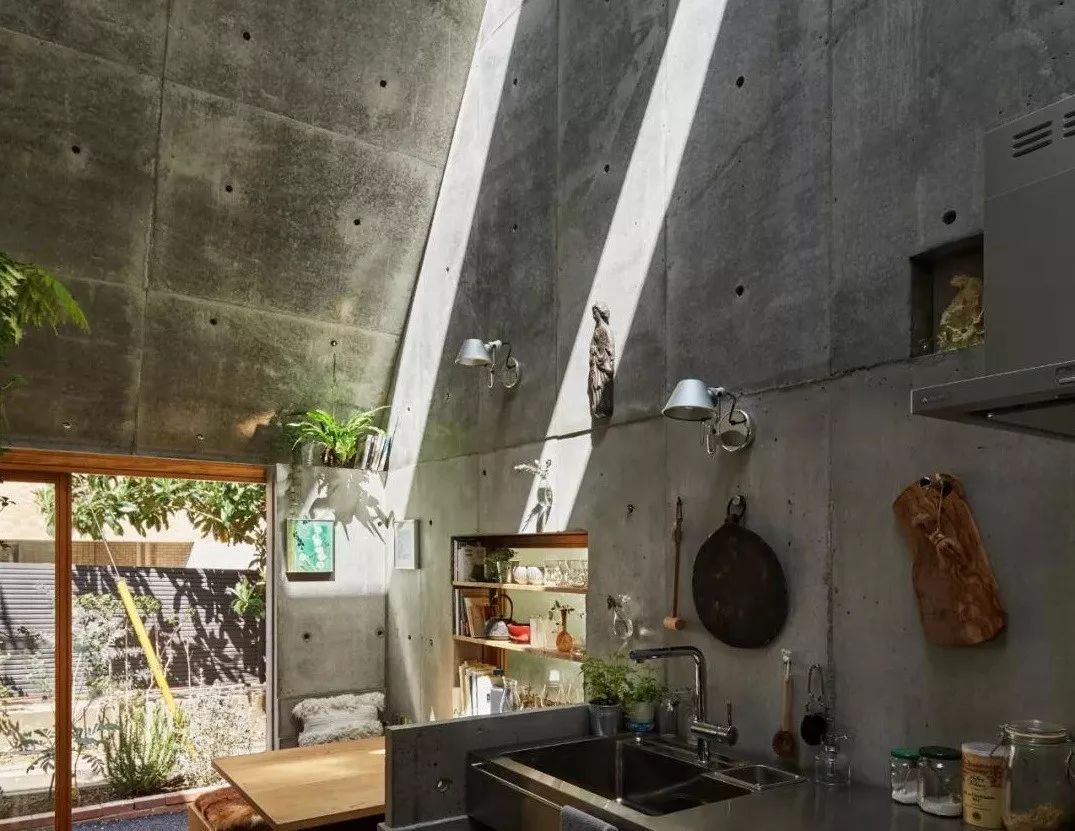 买不起大房子，日本教授为妻子造18m²“豪宅”当生日礼物.......