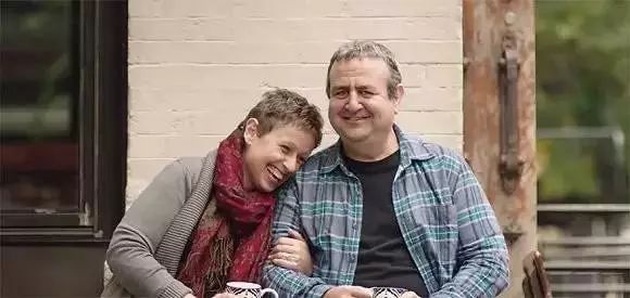 穿着15年的蓬蓬裙的中年男人,粉色蓬蓬裙穿了14年