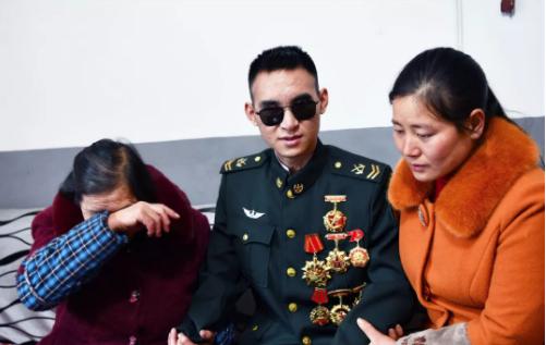 为了谁杜富国一等功,一等功臣杜富国回家视频