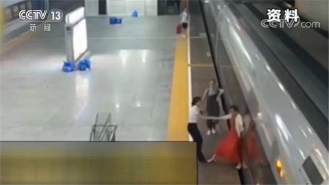 女乘客冲闯检票口,上海车站冲闯检票口后续