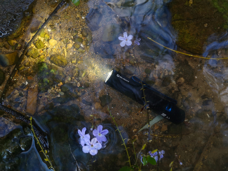 olight傲雷baldrs小型强光战术手电,我就是与众不同女声完整版