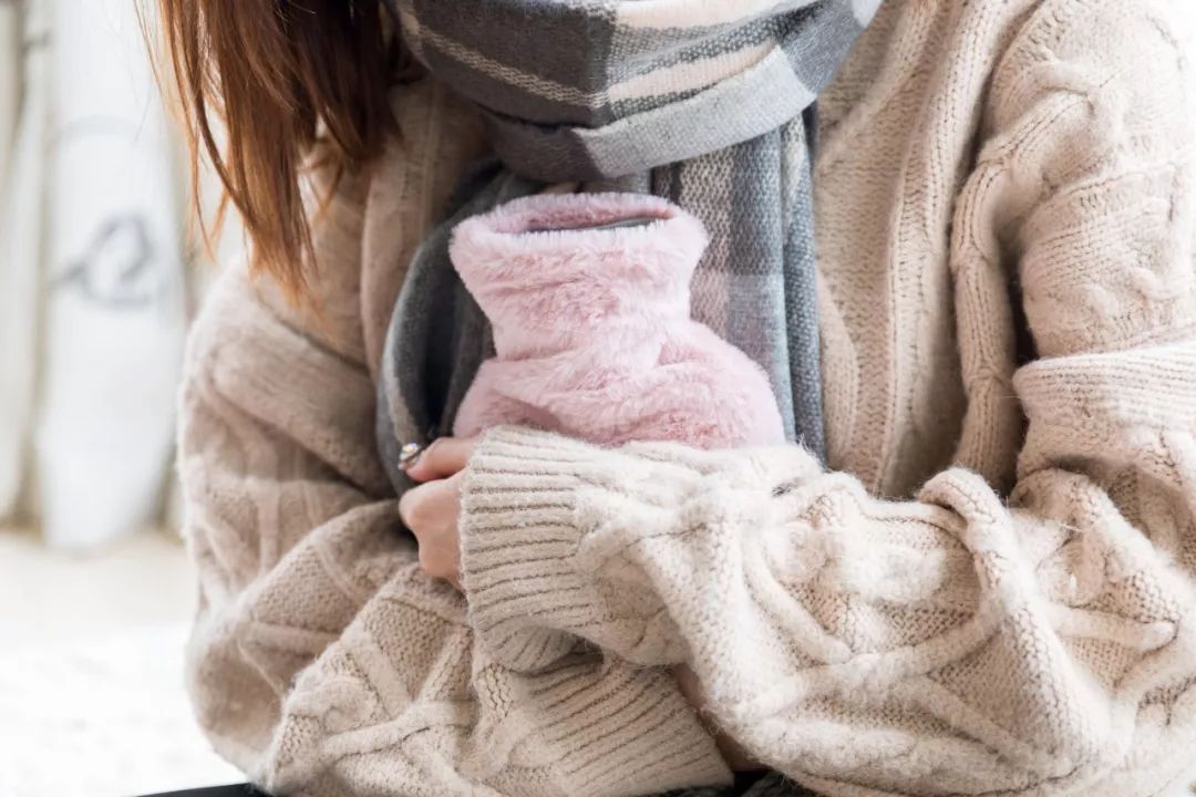 月经量少颜色发暗是什么原因,月经量少而呈点滴状是什么原因