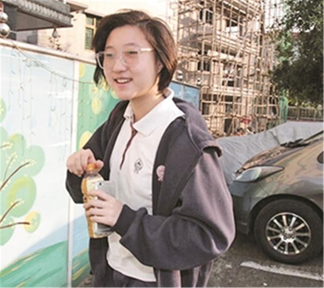 成龙对小龙女事件有回应吗 (小龙女事件对成龙的影响)