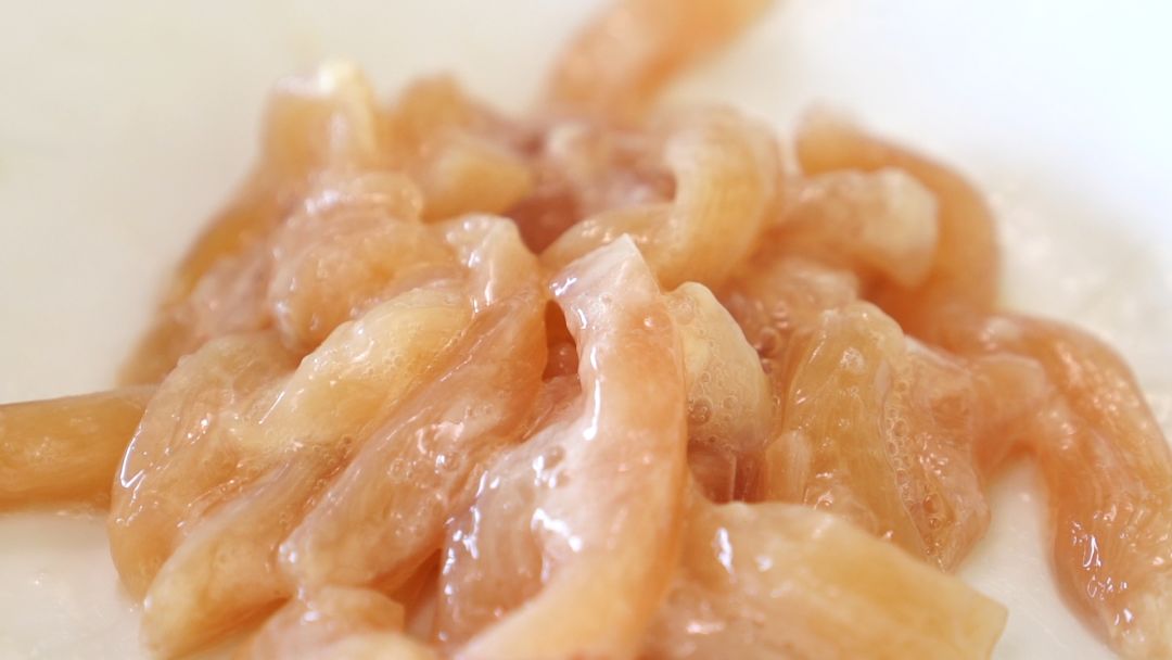 香葱捞脆皮鸡柳,香葱芝麻鸡柳