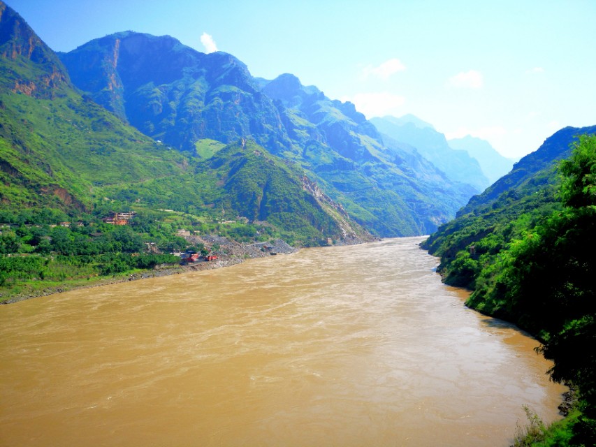 尴尬了！自驾游途中车牌不见了怎么办？这样做保证不扣分！