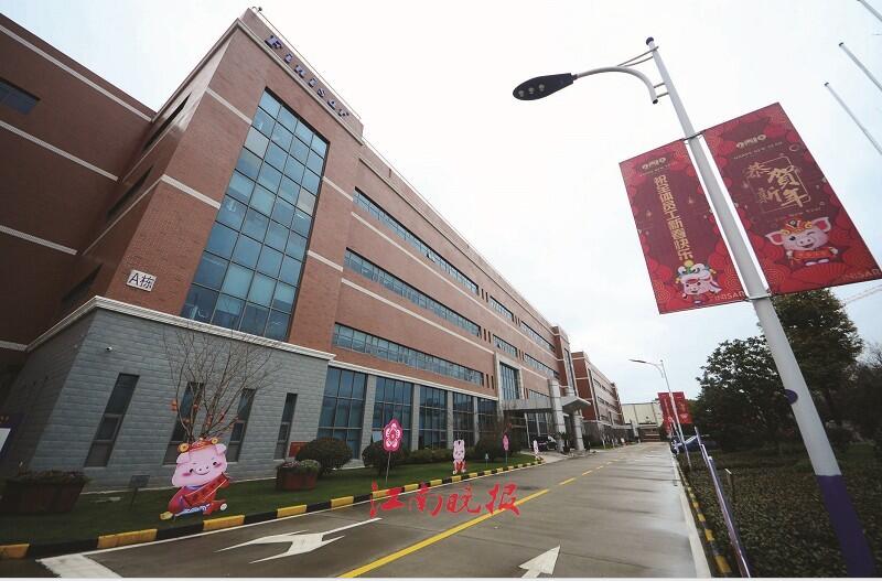 坚守生产岗位过年的工人福利很诱人除夕到初六每人每天一个红包