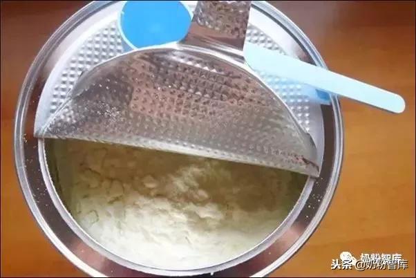 奶粉受潮结块怎么处理,奶粉受潮喝了会怎样