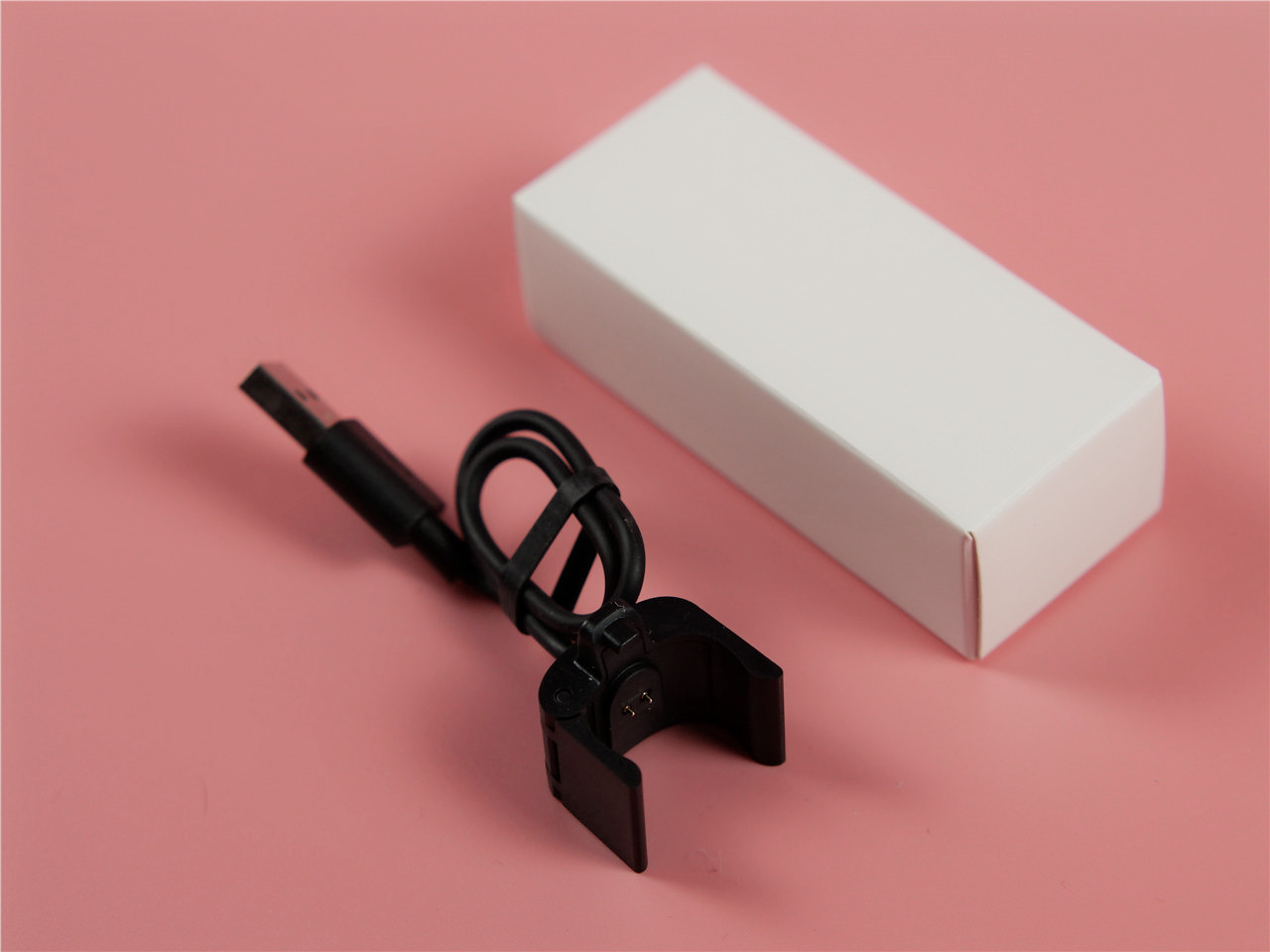 有品上架一款拥有彩色腕带可刷公交刷地铁能够模拟门禁卡黑加手环