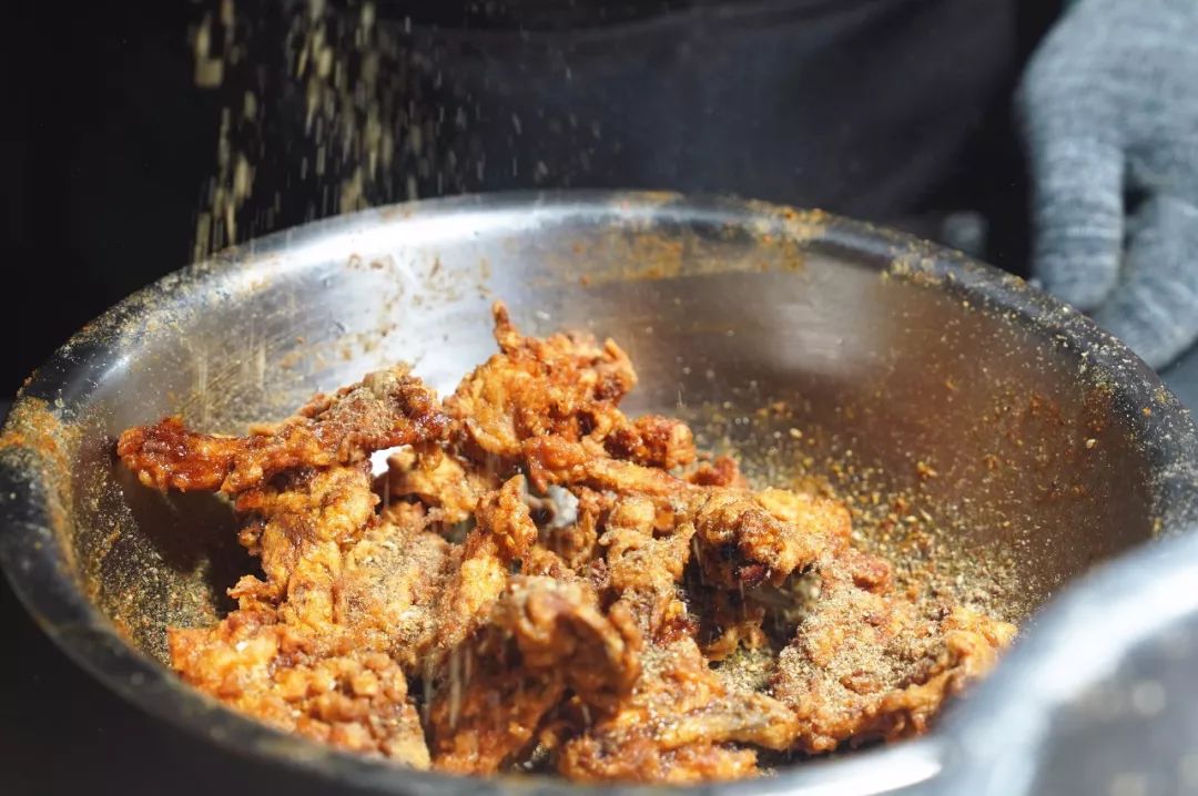 无夜市不夏天!西园里菜场竟然是个“深夜大食堂”?