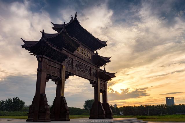 6000余名新生齐上形策课：浙大*党**委书记主讲，鼓励新生不当“佛系青年”，要做“孙悟空”