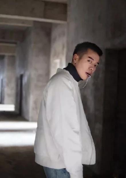 欧美帅哥肌肉荷尔蒙寸头,寸头简直就是行走的荷尔蒙