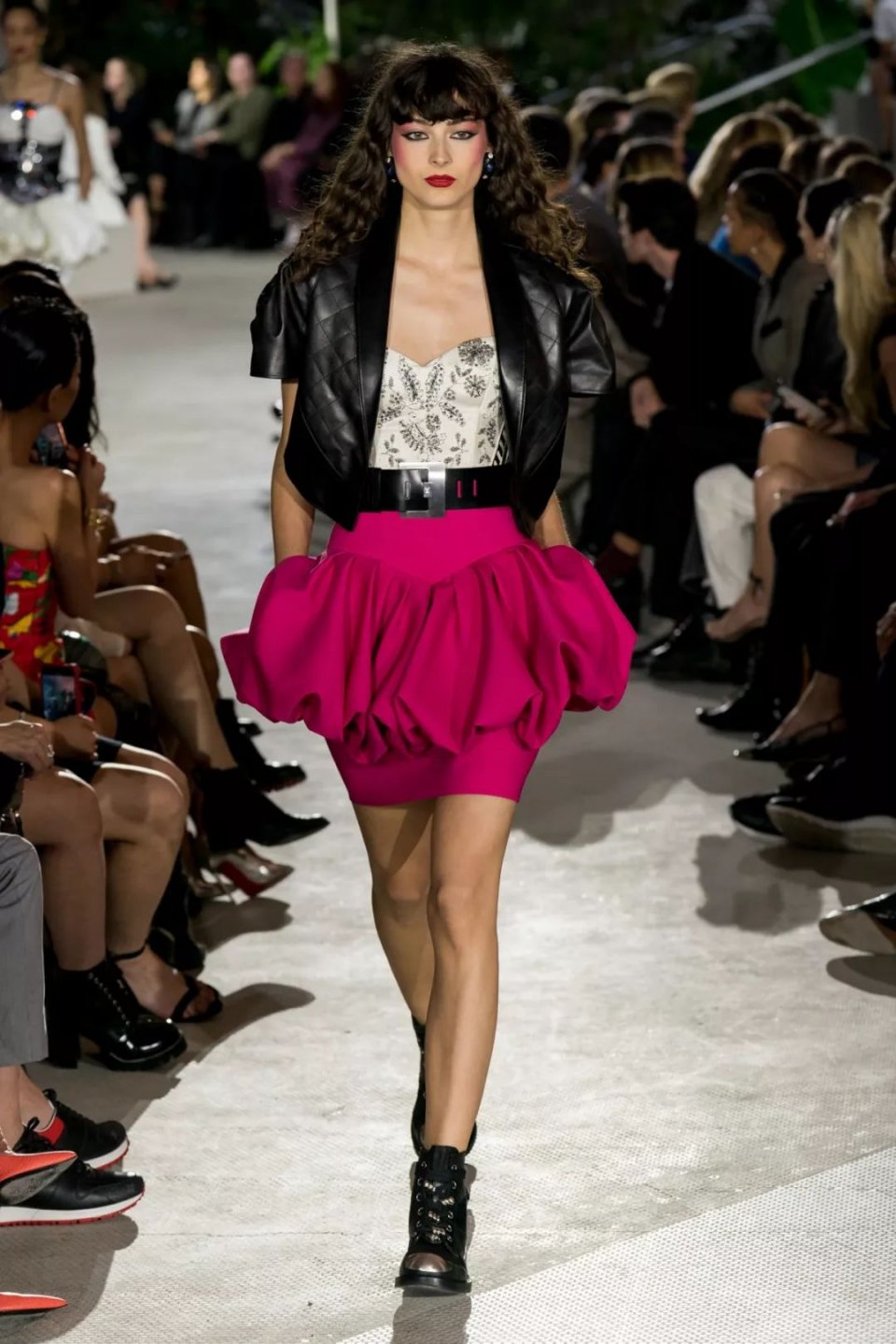 lv奢侈品值得入手吗 (lv的奢侈品值得买吗)