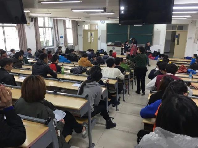 中国第一位足球小姐,中国首位世界足球小姐