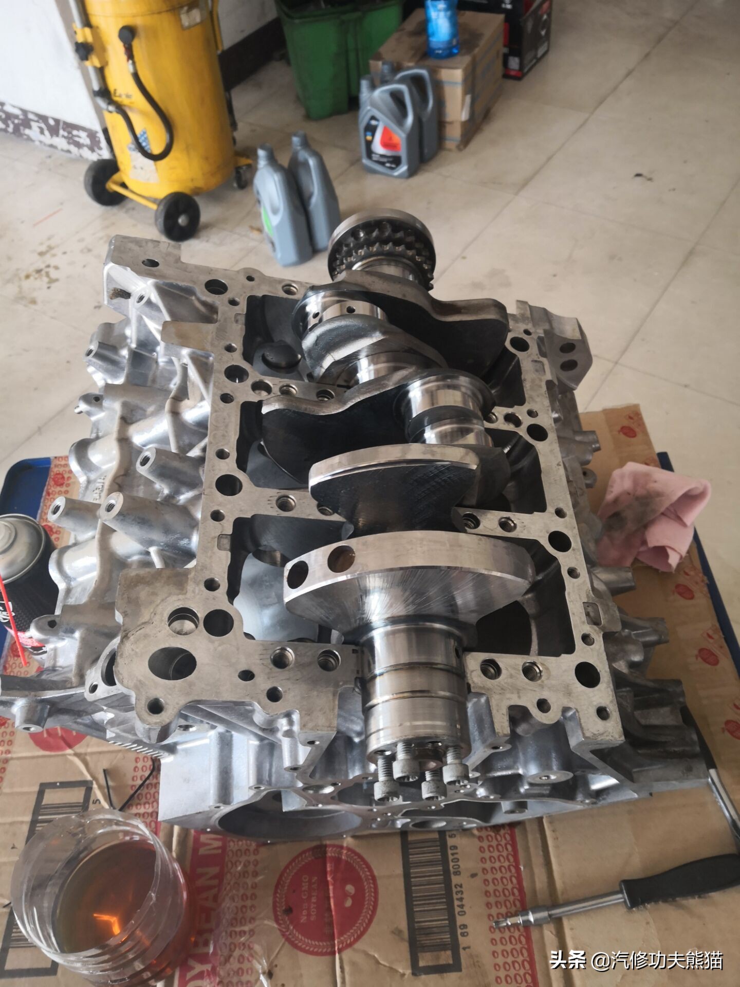 16款奥迪a6l2.5自吸发动机漏油,奥迪a6l2.4免拆烧机油处理靠谱吗