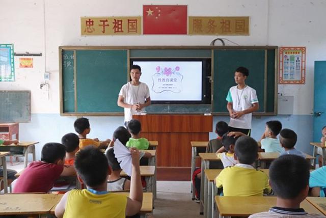 11岁男孩偷看“色情片”,被大人发现后,这位爸爸的做法让人点赞