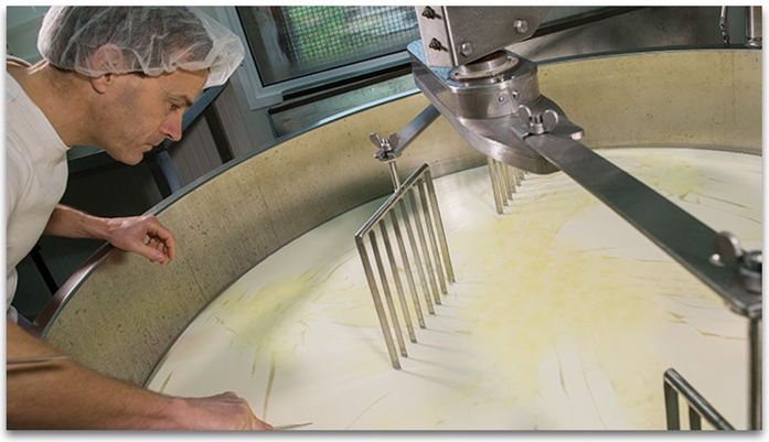 煎牛排爆油怎么办,煎牛排放黑胡椒容易糊吗