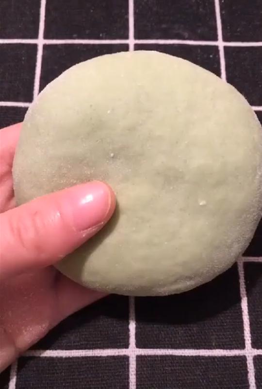 菠菜鸡蛋虾饺的做法,菠菜虾饺的家常做法