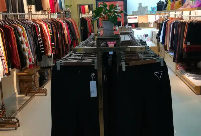 打工存了十万开什么店,打工一年存20万要不要做生意