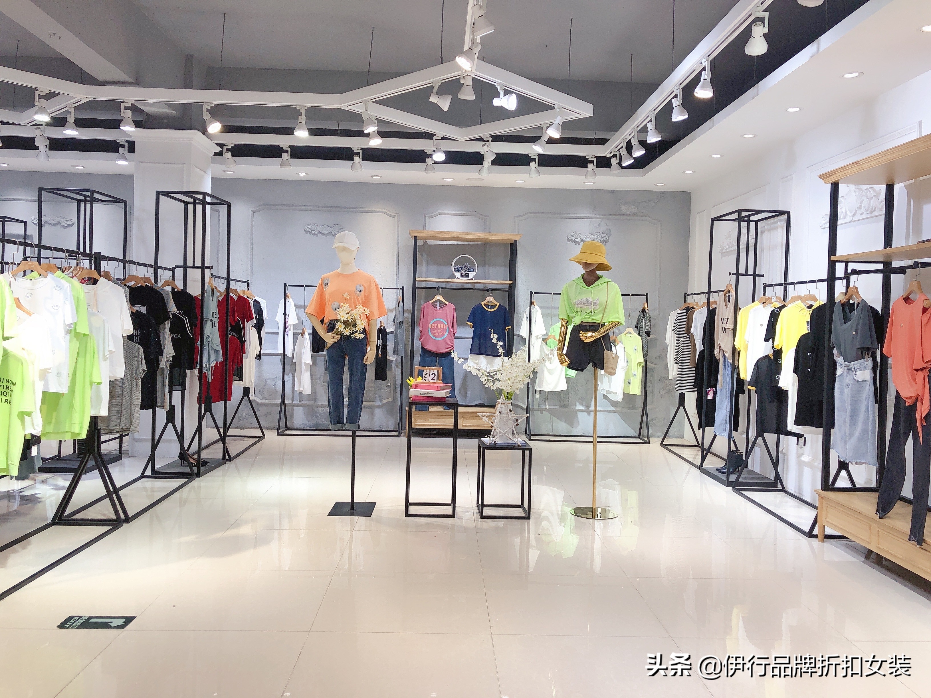 专柜撤柜后的女装都去哪了,下架撤柜的女装运动套装